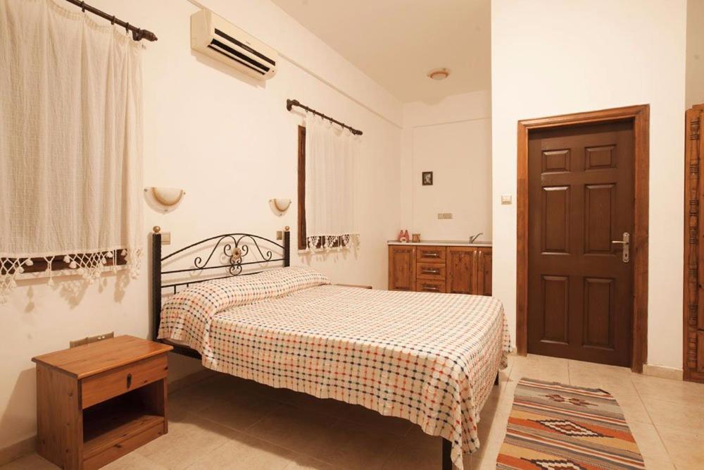 โรงแรมกลาโร การ์เดน Agia Trias ภายนอก รูปภาพ